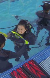 students practicing scuba at Alpine hills