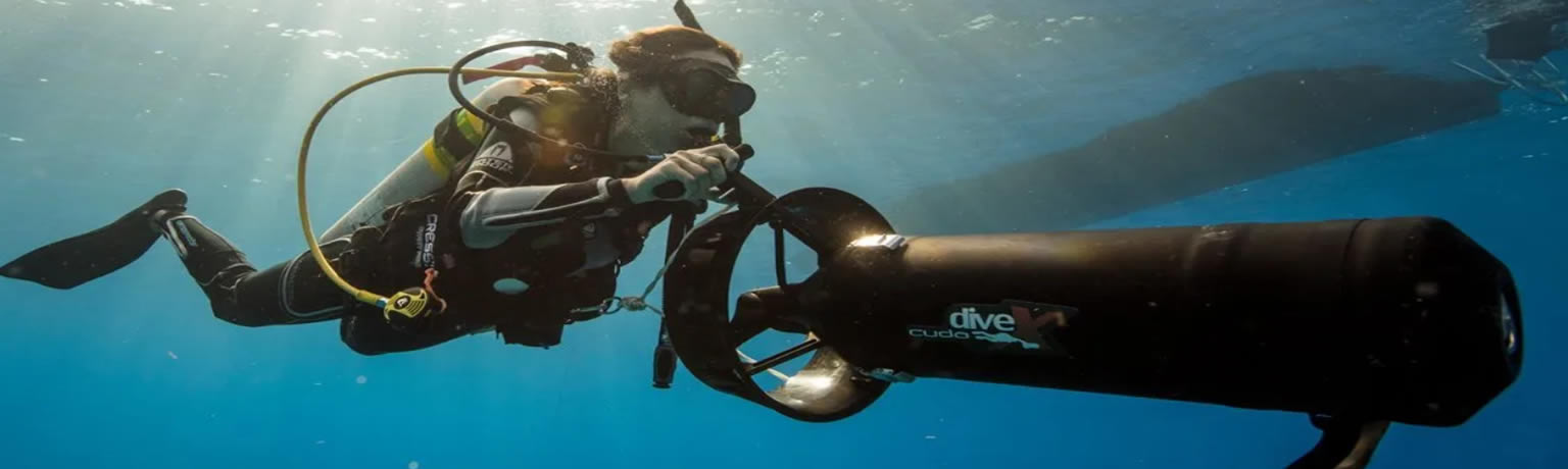 Diver having a great time scootering throught the class