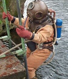 DIver in old gear